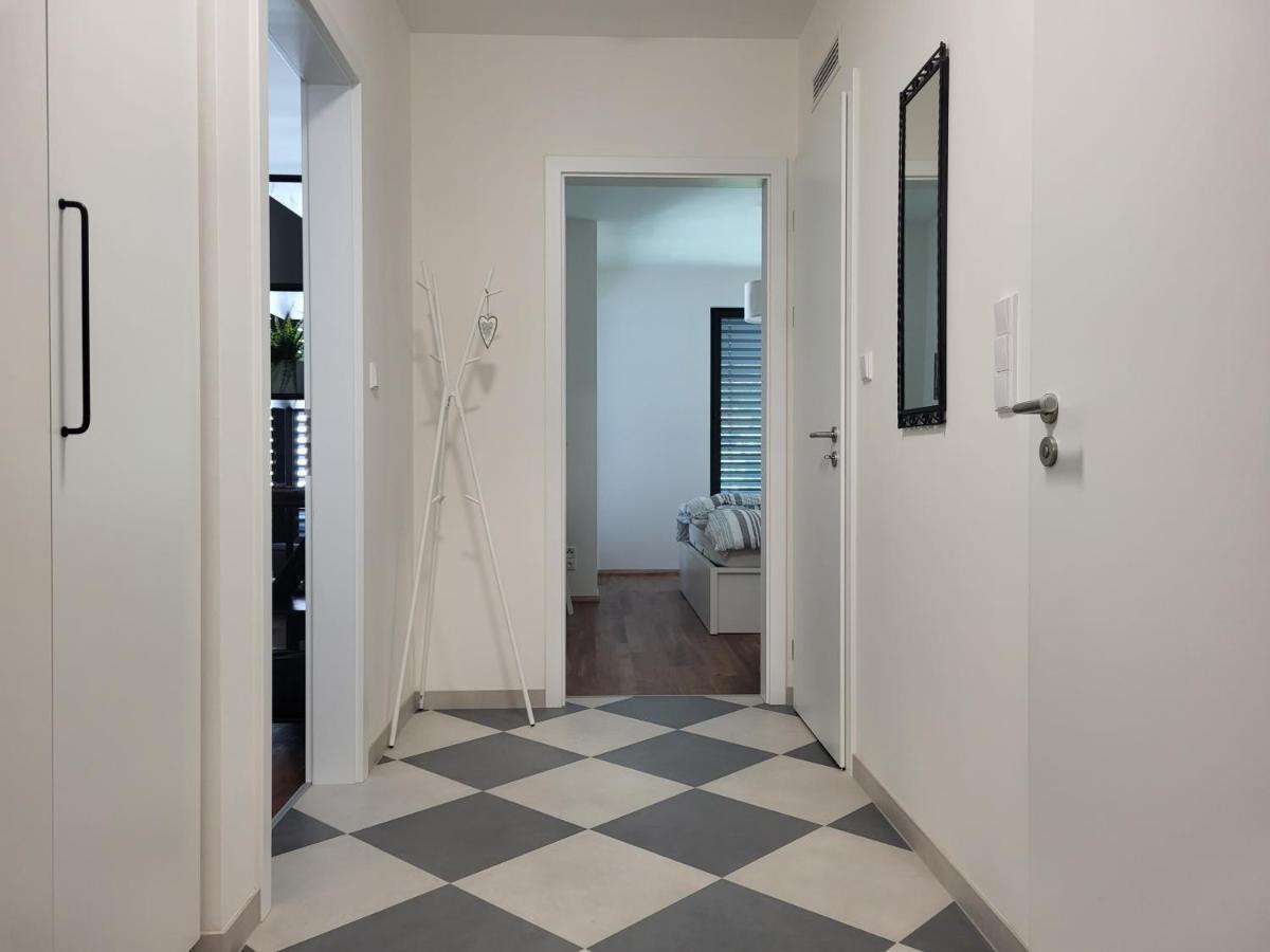 New Apartment In Karlin, Praha 8, Close To Center מראה חיצוני תמונה